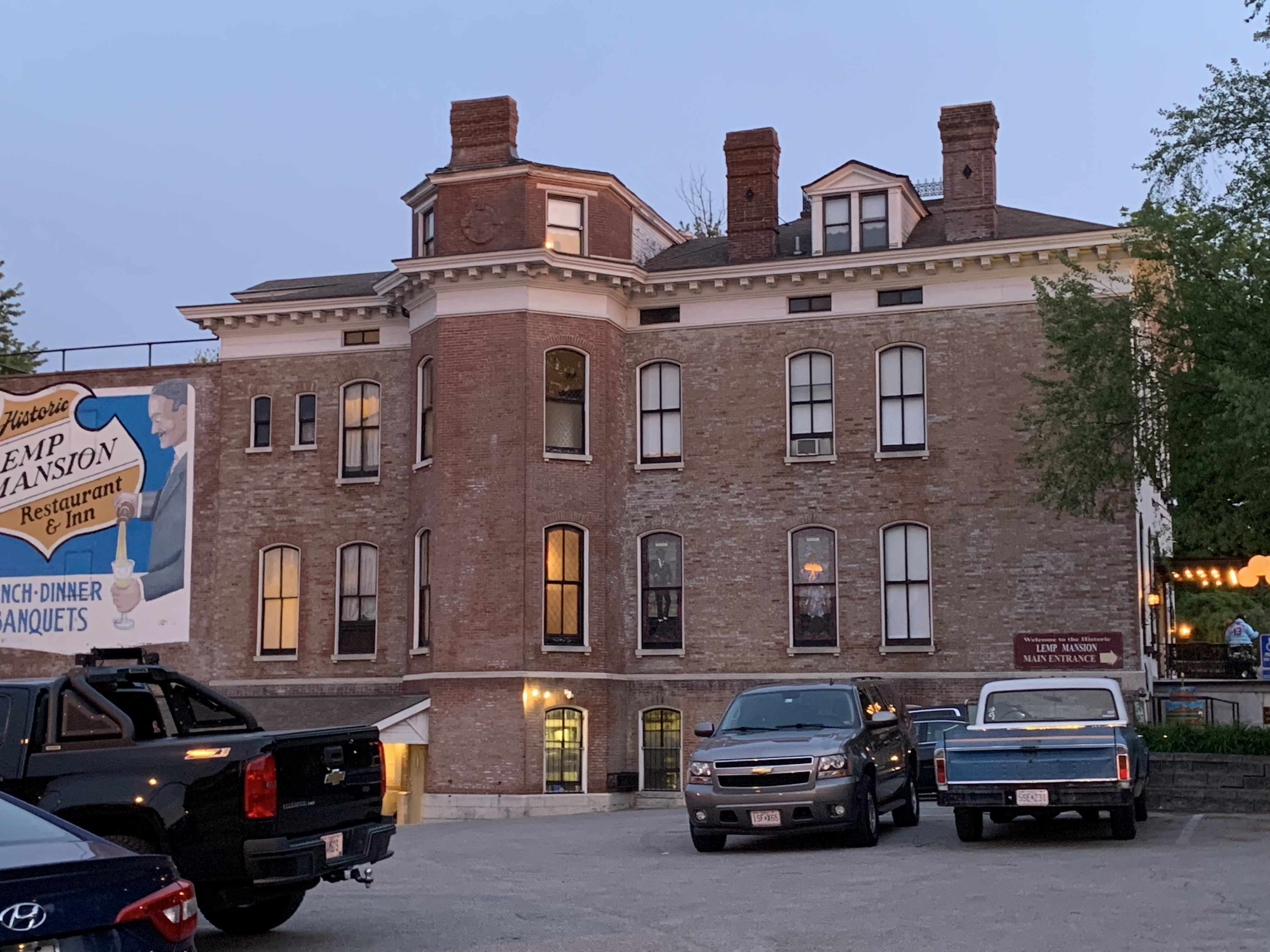 ./2022/06 - St Louis/02 - Day 2/20220522-202526919.JPG